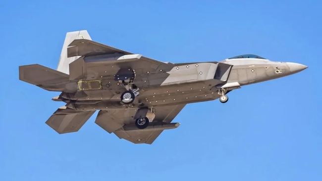 F-22计划“生存能力升级”，还要用平板电脑操作无人机
